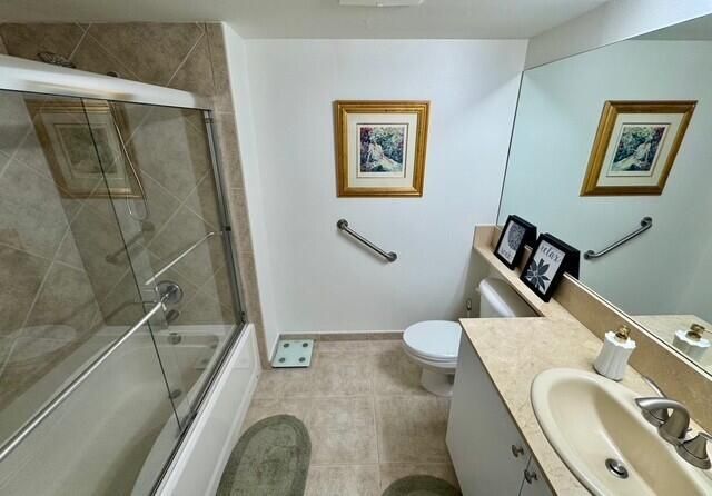 Primary King En-Suite - Bathtub - Vanity