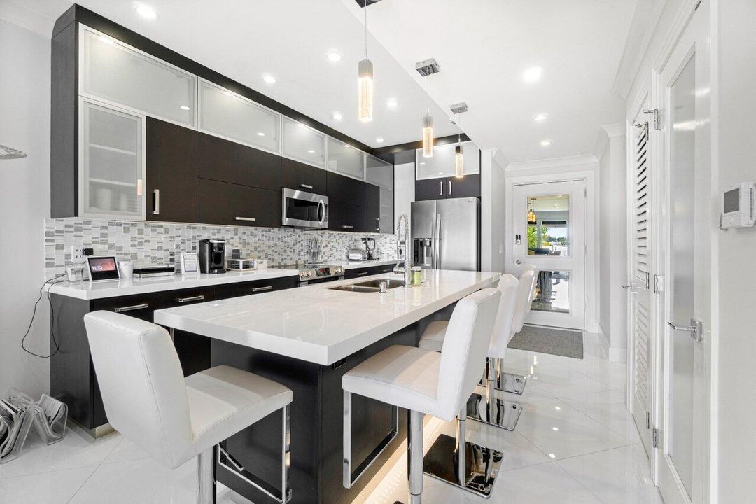010-324NorthLakeDrive-Lantana-FL-33462-S