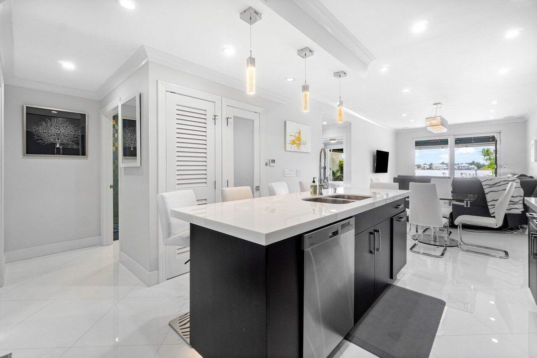 012-324NorthLakeDrive-Lantana-FL-33462-S