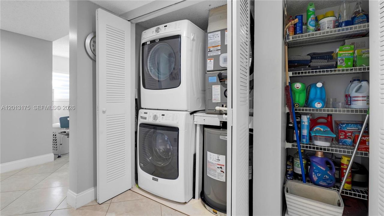 Под контрактом: $299,000 (2 спален, 2 ванн, 1533 Квадратных фут)