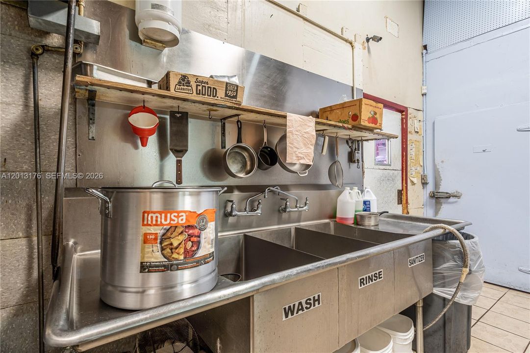 STAINLLESS STEEL COMMERCIAL SINK