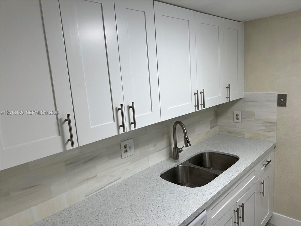 Active With Contract: $209,500 (1 beds, 1 baths, 614 Square Feet)