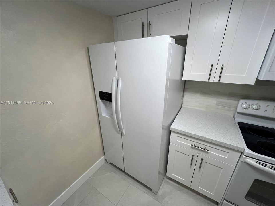 Active With Contract: $209,500 (1 beds, 1 baths, 614 Square Feet)
