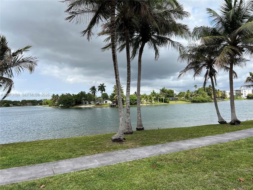 Active With Contract: $209,500 (1 beds, 1 baths, 614 Square Feet)
