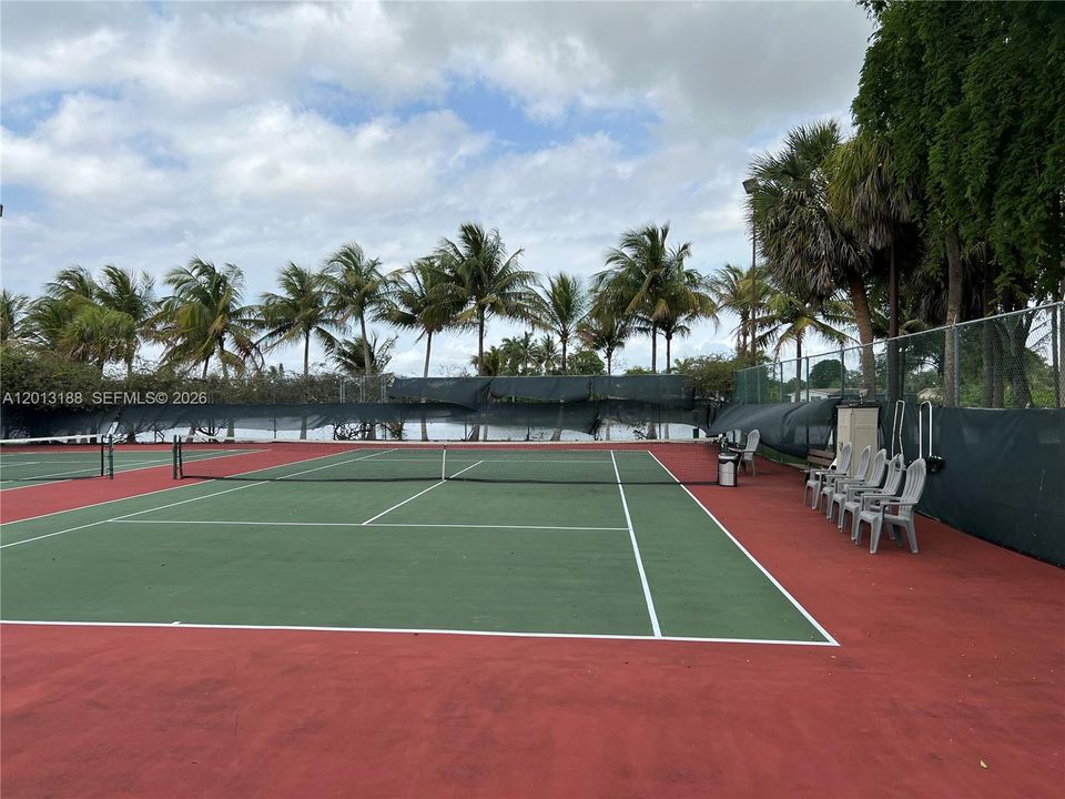 Active With Contract: $209,500 (1 beds, 1 baths, 614 Square Feet)