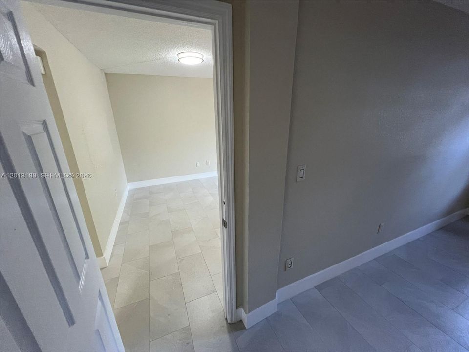 Active With Contract: $209,500 (1 beds, 1 baths, 614 Square Feet)