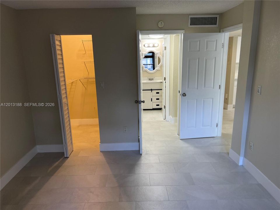 Active With Contract: $209,500 (1 beds, 1 baths, 614 Square Feet)