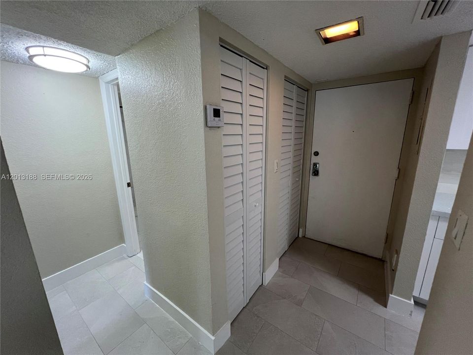 Active With Contract: $209,500 (1 beds, 1 baths, 614 Square Feet)