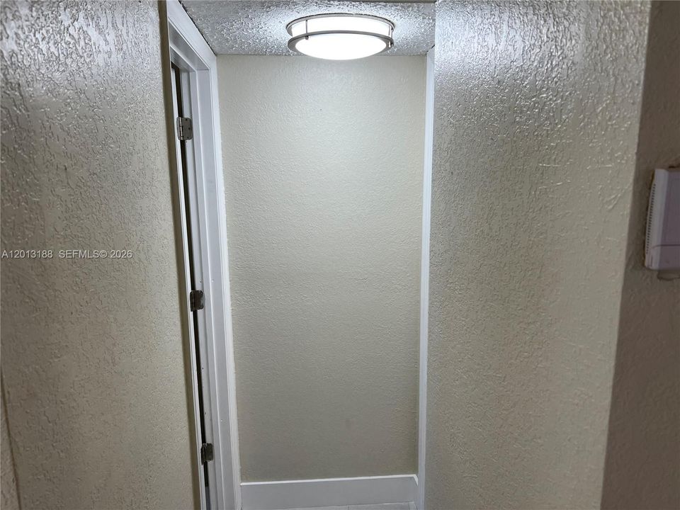 Active With Contract: $209,500 (1 beds, 1 baths, 614 Square Feet)