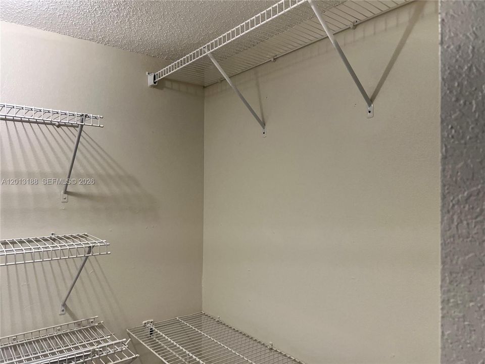 Active With Contract: $209,500 (1 beds, 1 baths, 614 Square Feet)
