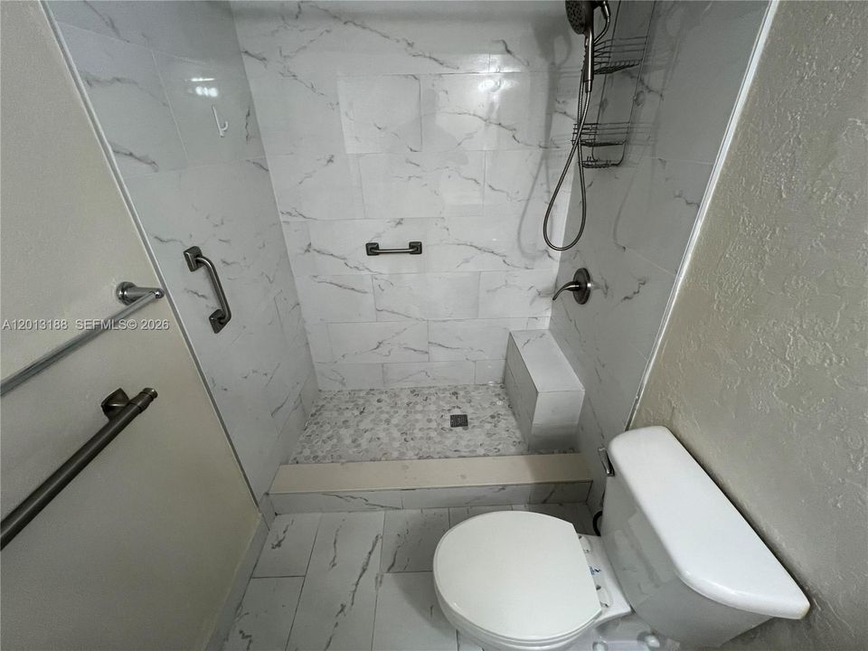 Active With Contract: $209,500 (1 beds, 1 baths, 614 Square Feet)