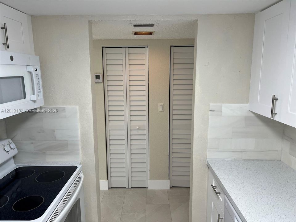Active With Contract: $209,500 (1 beds, 1 baths, 614 Square Feet)