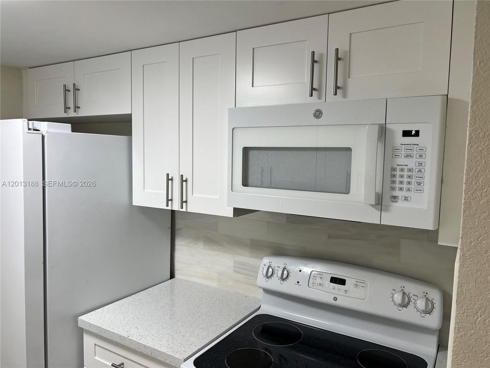 Active With Contract: $209,500 (1 beds, 1 baths, 614 Square Feet)