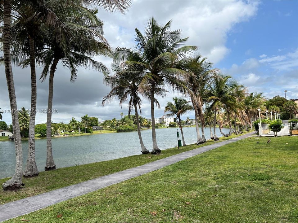 Active With Contract: $209,500 (1 beds, 1 baths, 614 Square Feet)