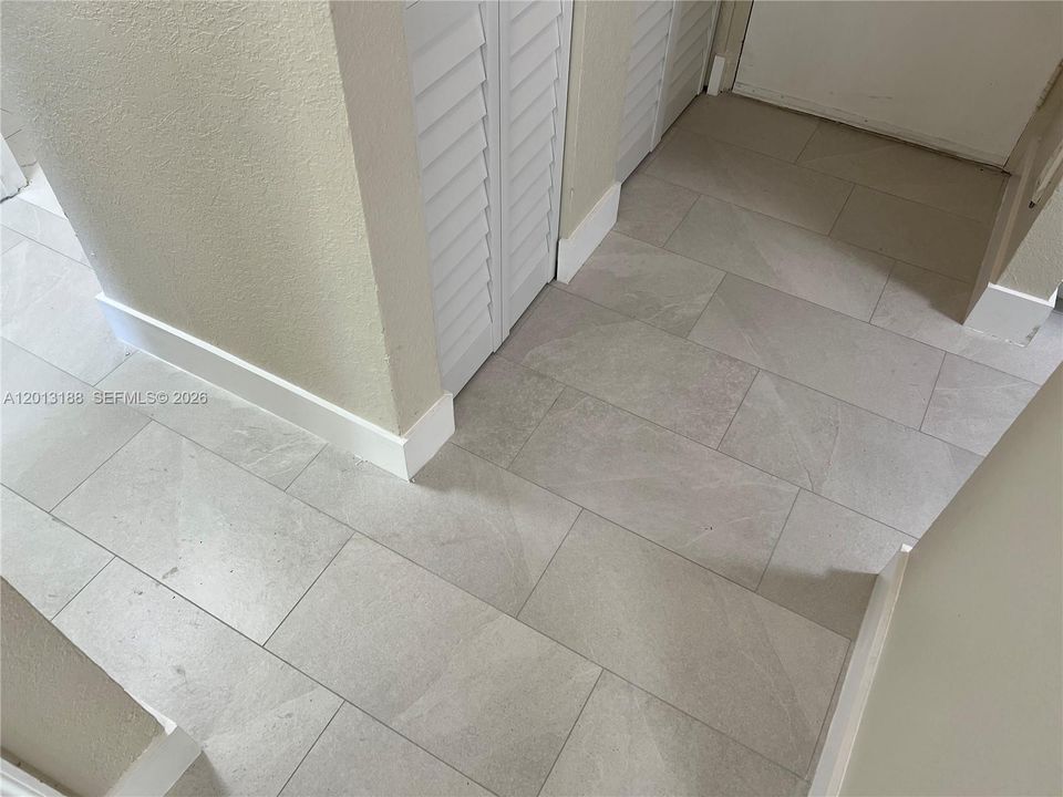 Active With Contract: $209,500 (1 beds, 1 baths, 614 Square Feet)