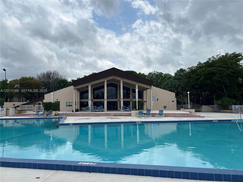 Active With Contract: $209,500 (1 beds, 1 baths, 614 Square Feet)