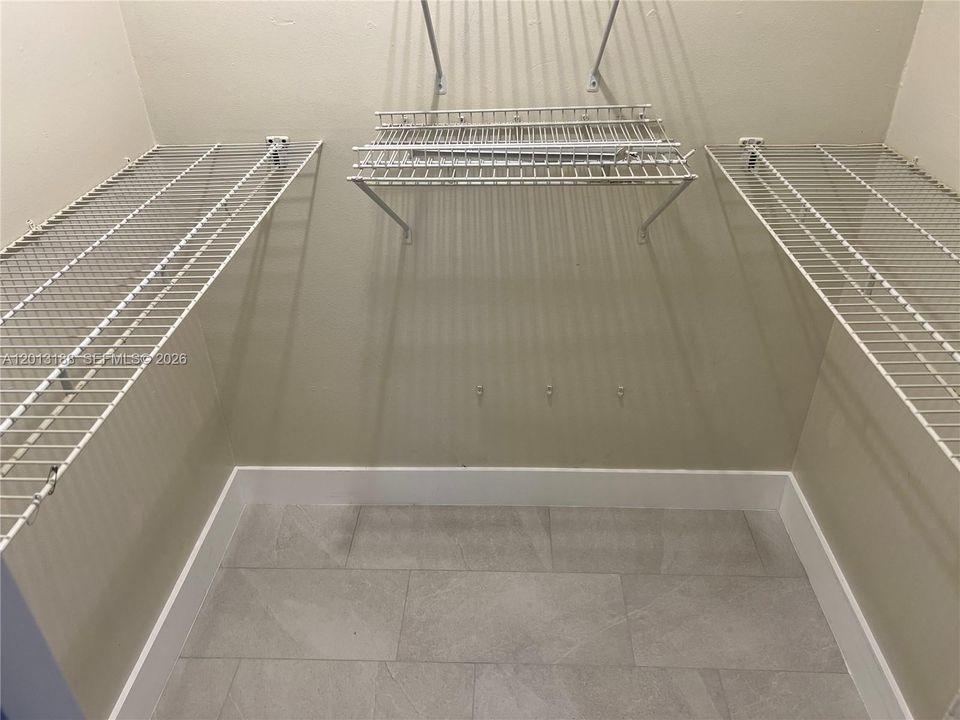 Active With Contract: $209,500 (1 beds, 1 baths, 614 Square Feet)