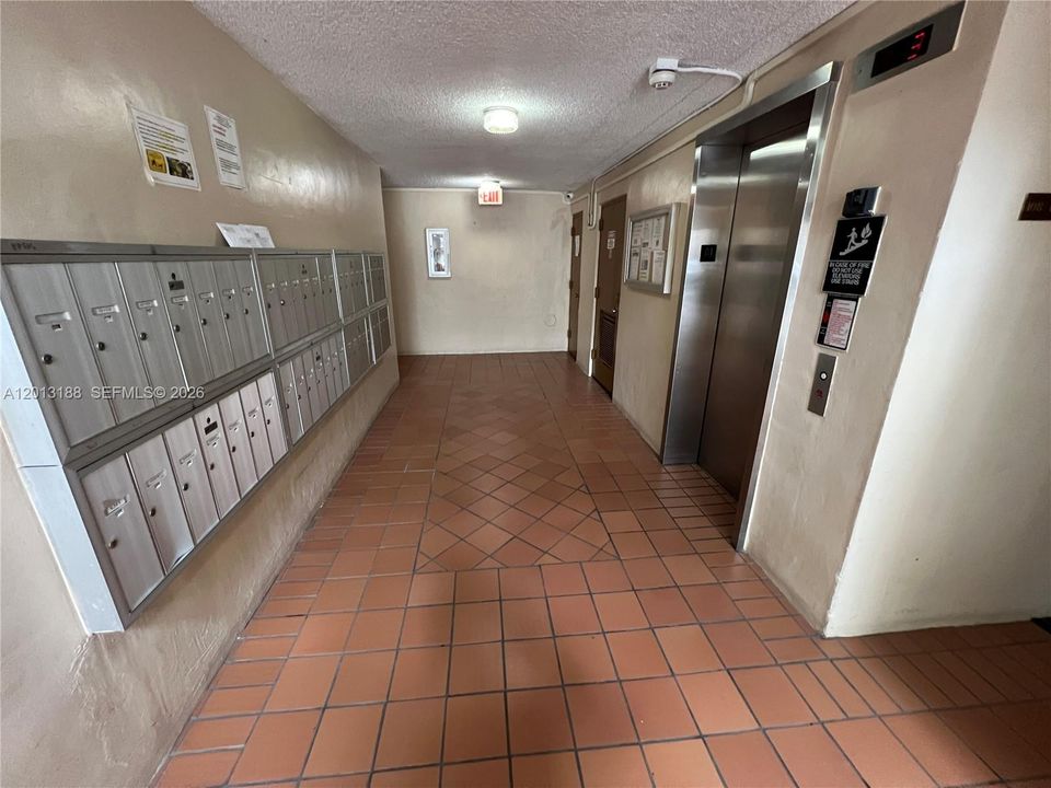 Active With Contract: $209,500 (1 beds, 1 baths, 614 Square Feet)