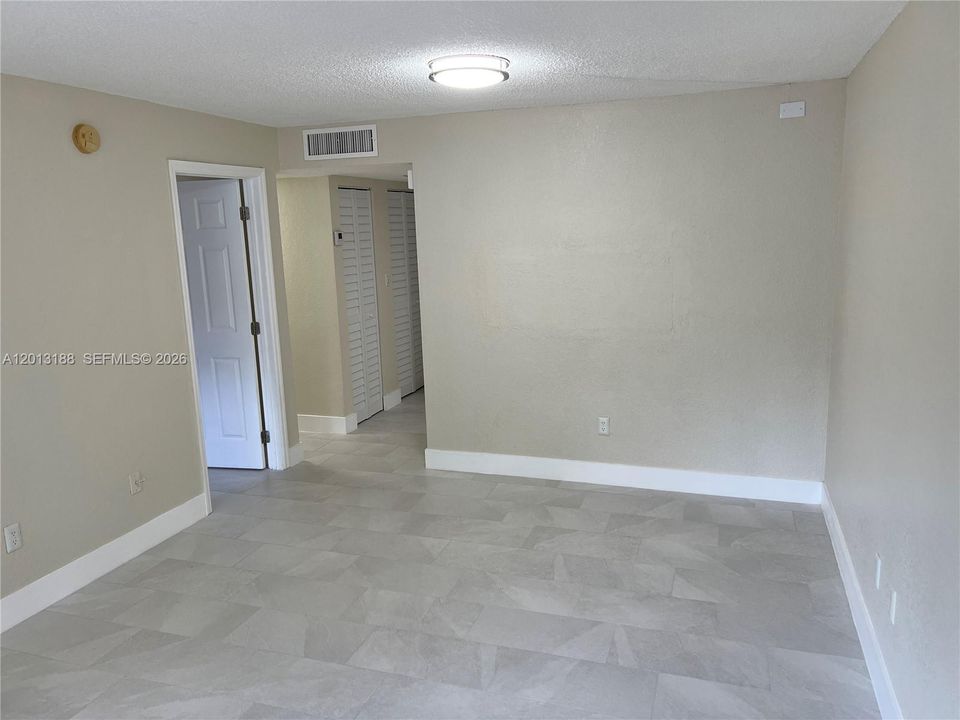 Active With Contract: $209,500 (1 beds, 1 baths, 614 Square Feet)