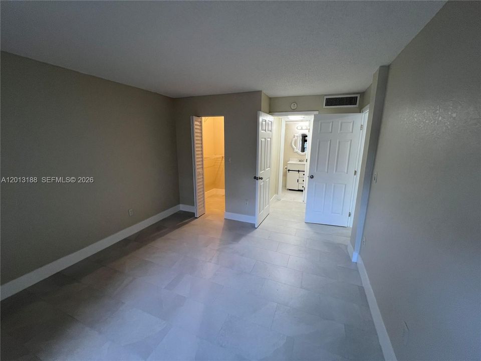 Active With Contract: $209,500 (1 beds, 1 baths, 614 Square Feet)