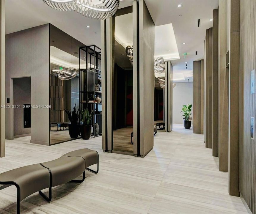 Под контрактом: $890,000 (3 спален, 2 ванн, 1361 Квадратных фут)