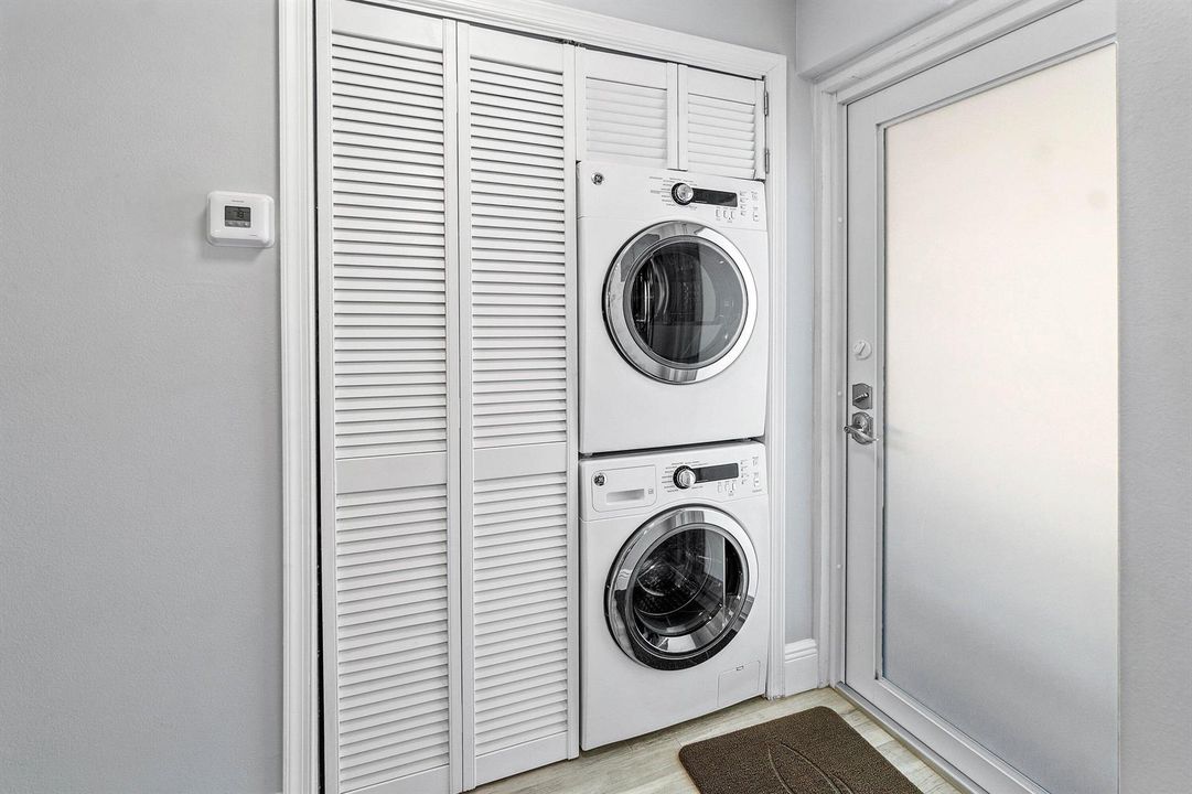 Washer/Dryer in unit !