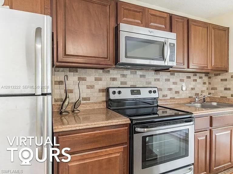 На продажу: $234,900 (2 спален, 1 ванн, 837 Квадратных фут)