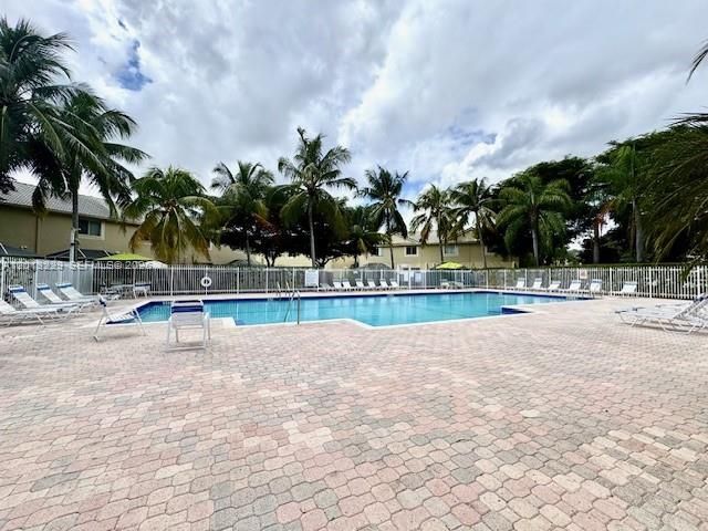 For Sale: $565,000 (3 beds, 2 baths, 1461 Square Feet)