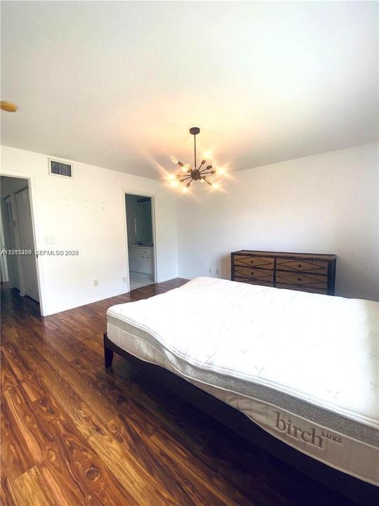 For Sale: $565,000 (3 beds, 2 baths, 1461 Square Feet)