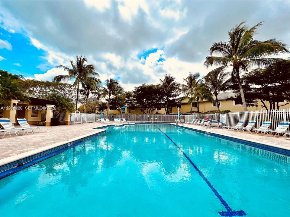 For Sale: $565,000 (3 beds, 2 baths, 1461 Square Feet)