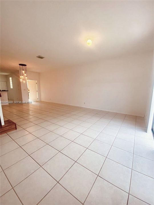 For Sale: $565,000 (3 beds, 2 baths, 1461 Square Feet)