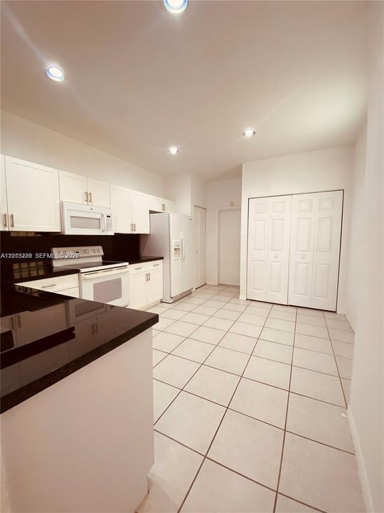 For Sale: $565,000 (3 beds, 2 baths, 1461 Square Feet)