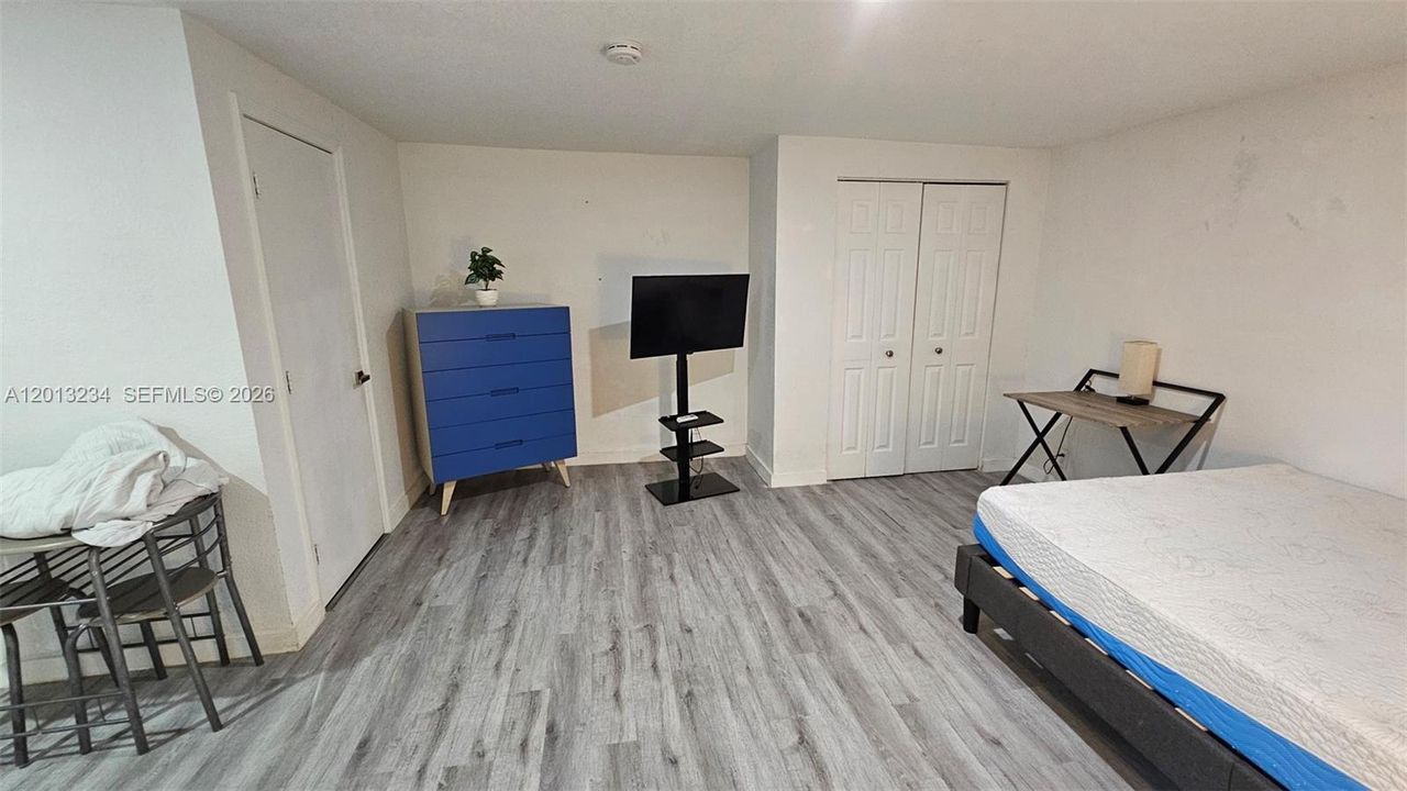 В аренду: $1,300 (0 спален, 1 ванн, 0 Квадратных фут)