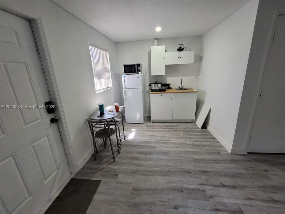 В аренду: $1,300 (0 спален, 1 ванн, 0 Квадратных фут)