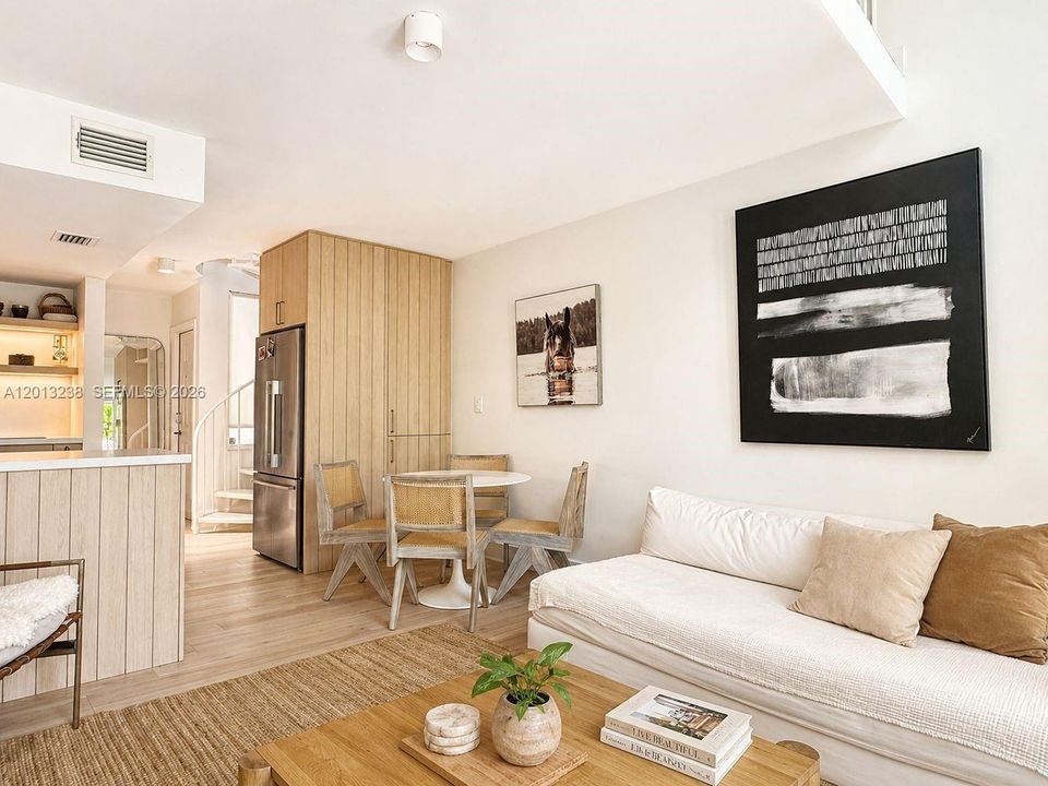 For Sale: $925,000 (2 beds, 2 baths, 1092 Square Feet)