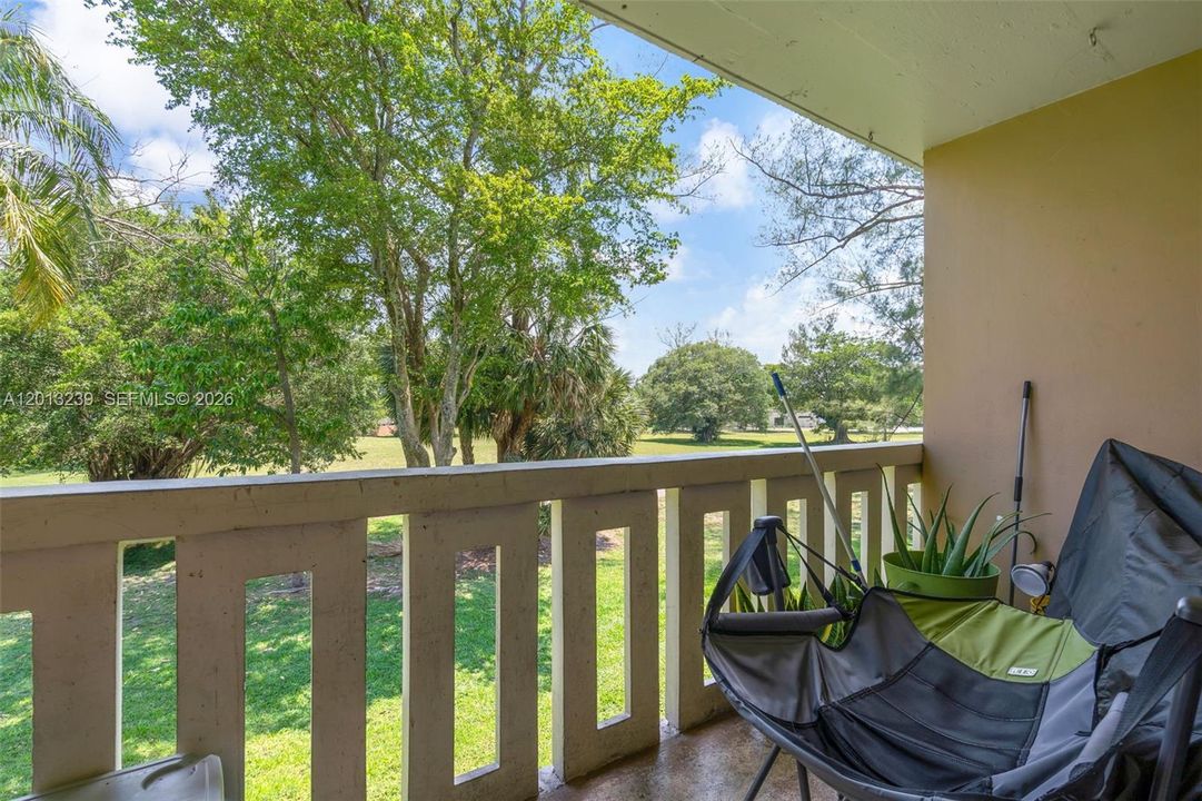 For Sale: $349,000 (2 beds, 2 baths, 1040 Square Feet)