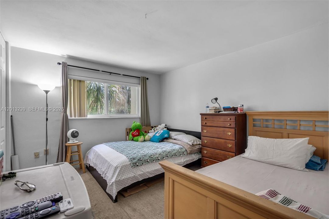 For Sale: $349,000 (2 beds, 2 baths, 1040 Square Feet)