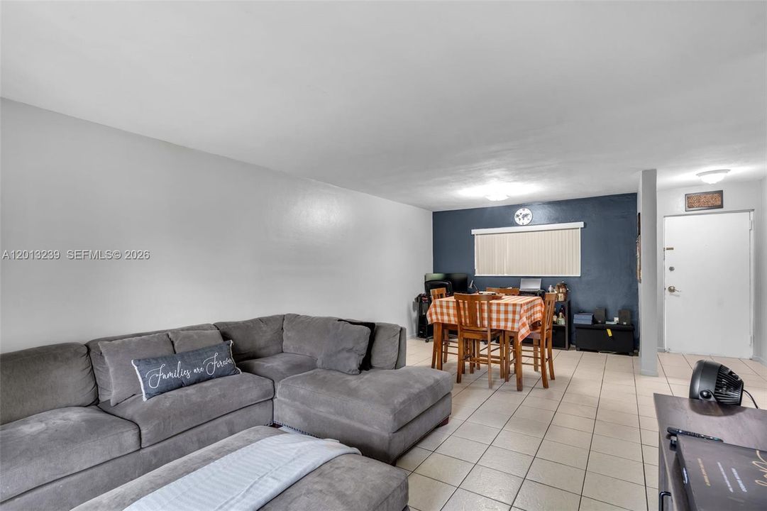For Sale: $349,000 (2 beds, 2 baths, 1040 Square Feet)
