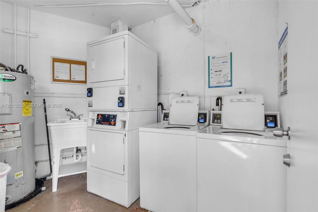 For Sale: $349,000 (2 beds, 2 baths, 1040 Square Feet)