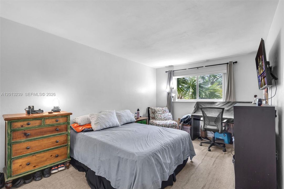 For Sale: $349,000 (2 beds, 2 baths, 1040 Square Feet)