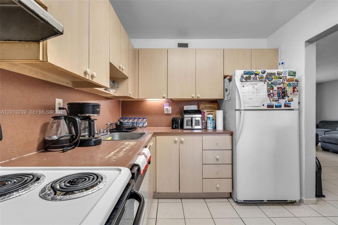 For Sale: $349,000 (2 beds, 2 baths, 1040 Square Feet)