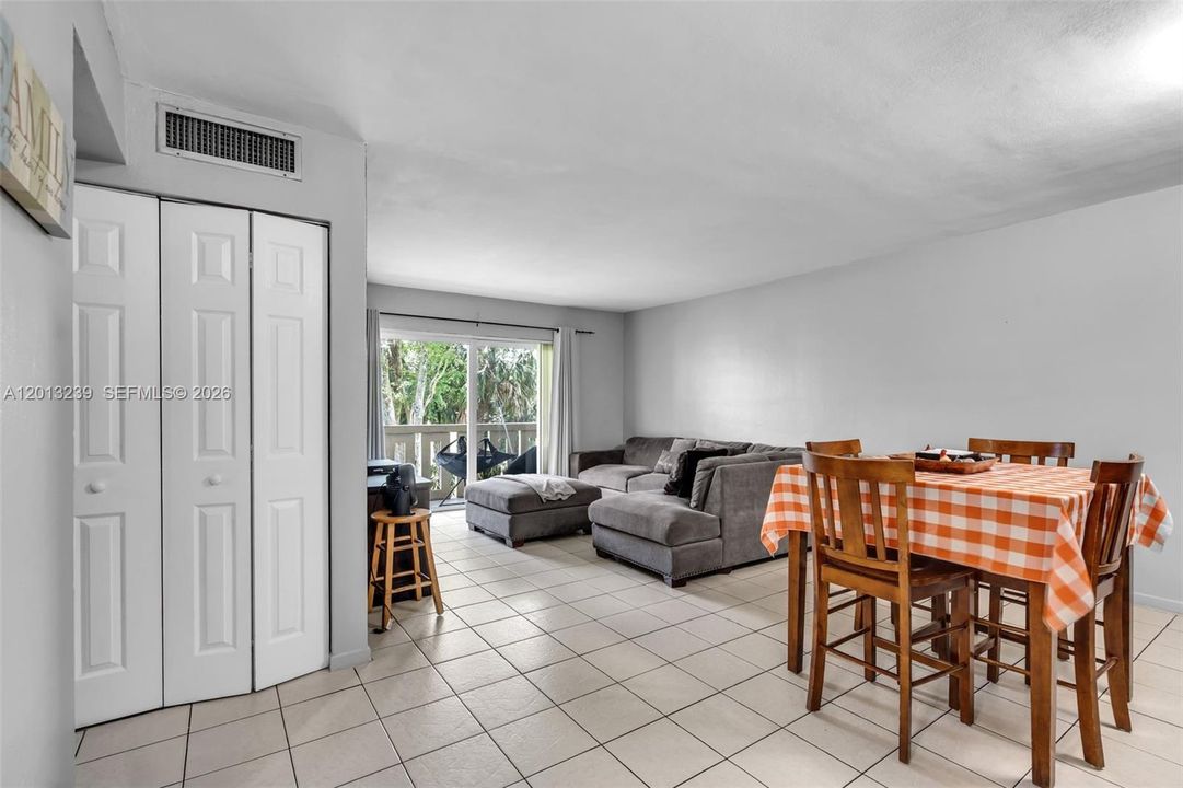For Sale: $349,000 (2 beds, 2 baths, 1040 Square Feet)