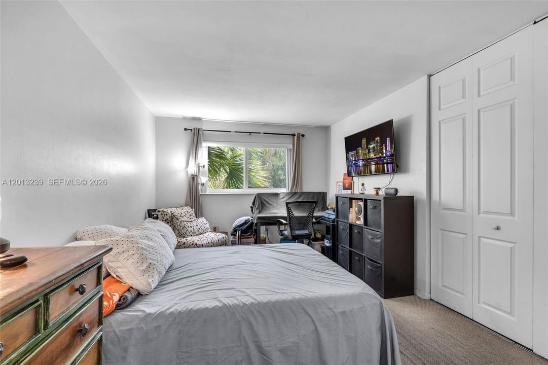 For Sale: $349,000 (2 beds, 2 baths, 1040 Square Feet)