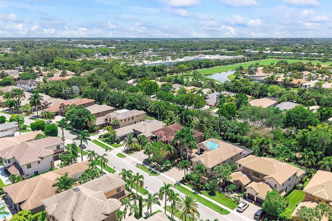 Active With Contract: $999,000 (5 beds, 6 baths, 4163 Square Feet)