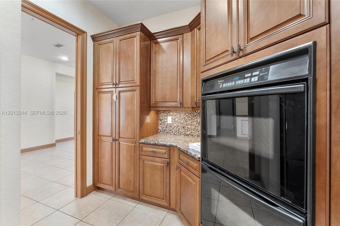 Active With Contract: $999,000 (5 beds, 6 baths, 4163 Square Feet)