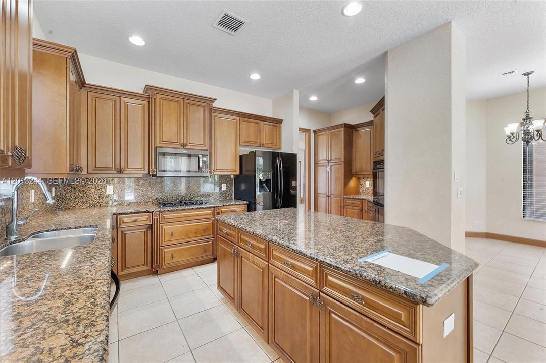 Active With Contract: $999,000 (5 beds, 6 baths, 4163 Square Feet)