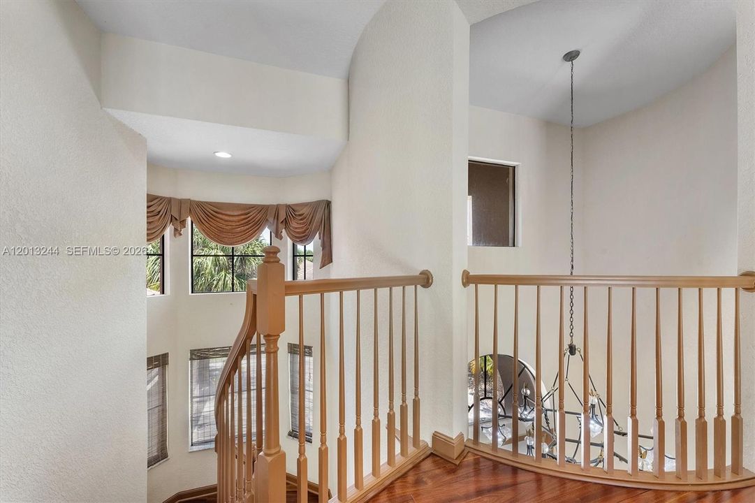 Active With Contract: $999,000 (5 beds, 6 baths, 4163 Square Feet)