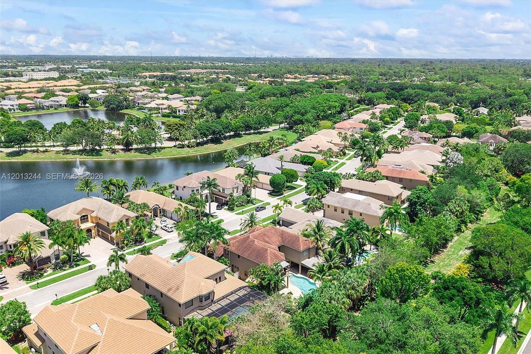 Active With Contract: $999,000 (5 beds, 6 baths, 4163 Square Feet)