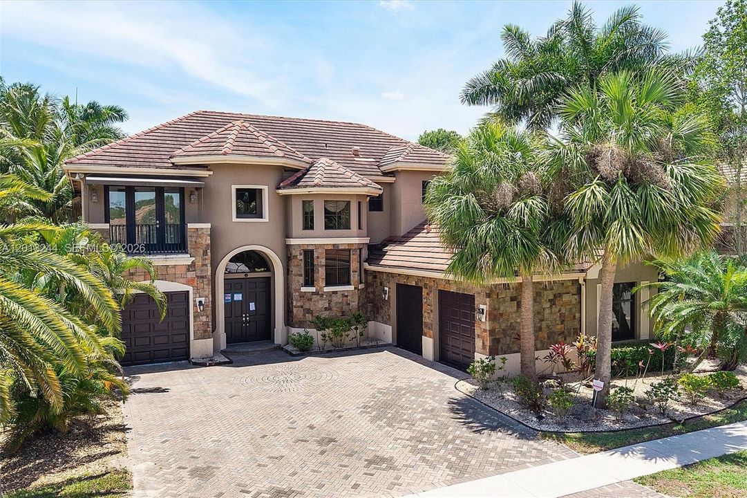 Active With Contract: $999,000 (5 beds, 6 baths, 4163 Square Feet)