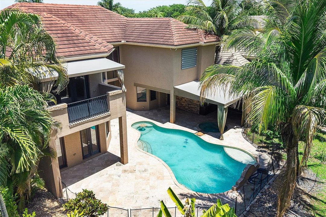 Active With Contract: $999,000 (5 beds, 6 baths, 4163 Square Feet)